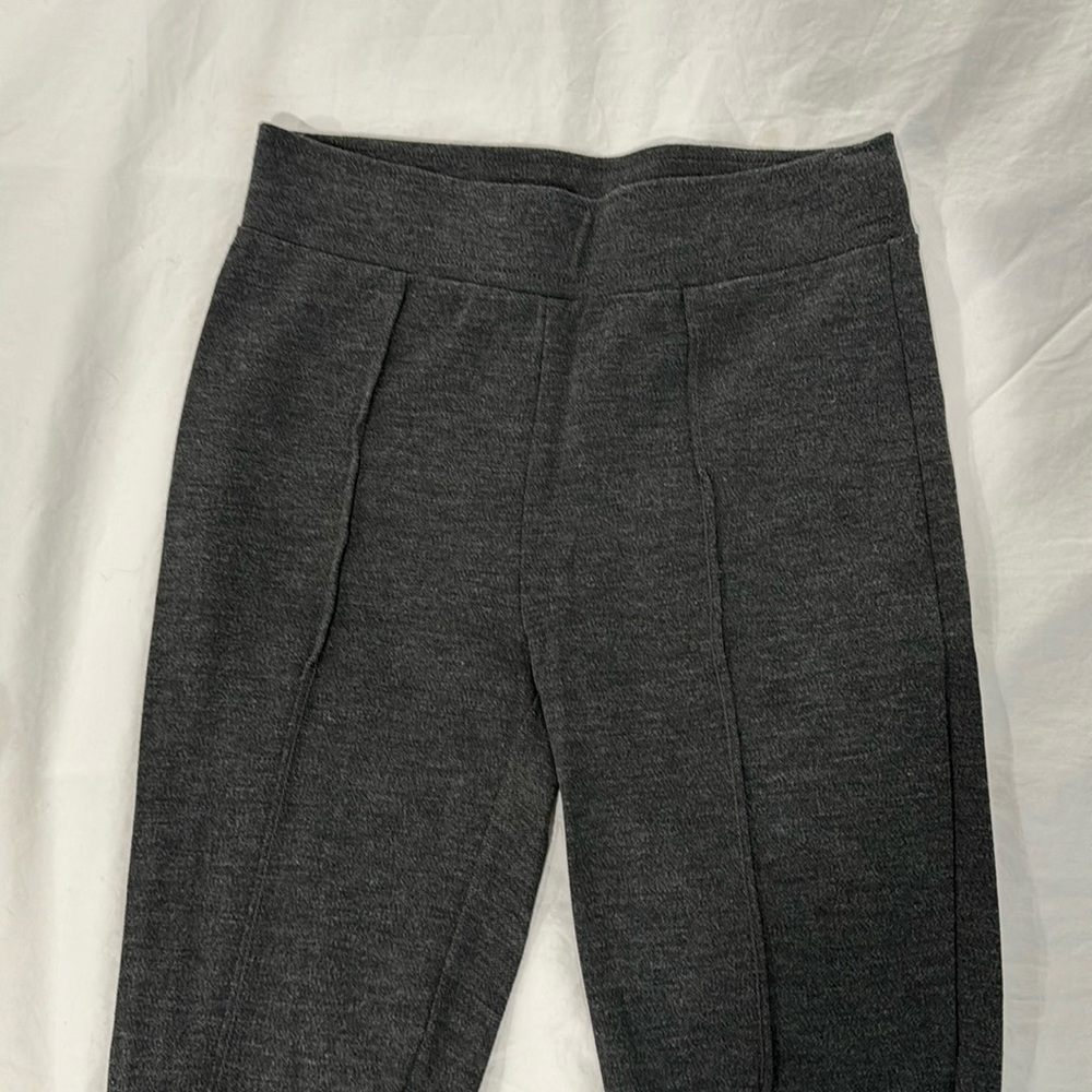 Seem front leggings.
